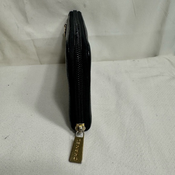 Chanel Zippy Wallet - Picture 4 of 10